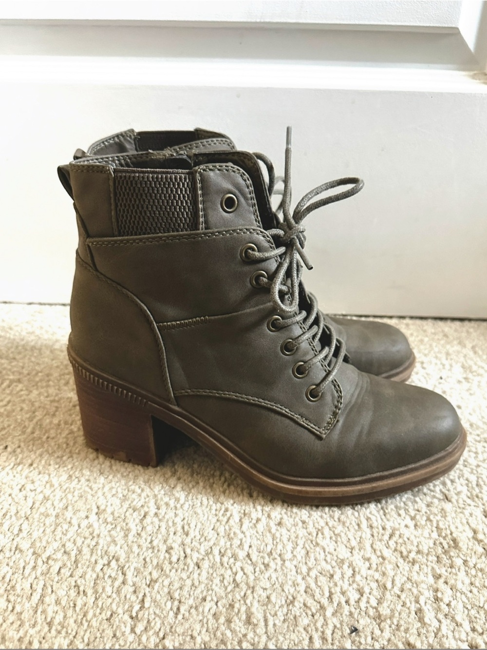 Crown Vintage Women's Olive Ankle Boots - Size 8.5